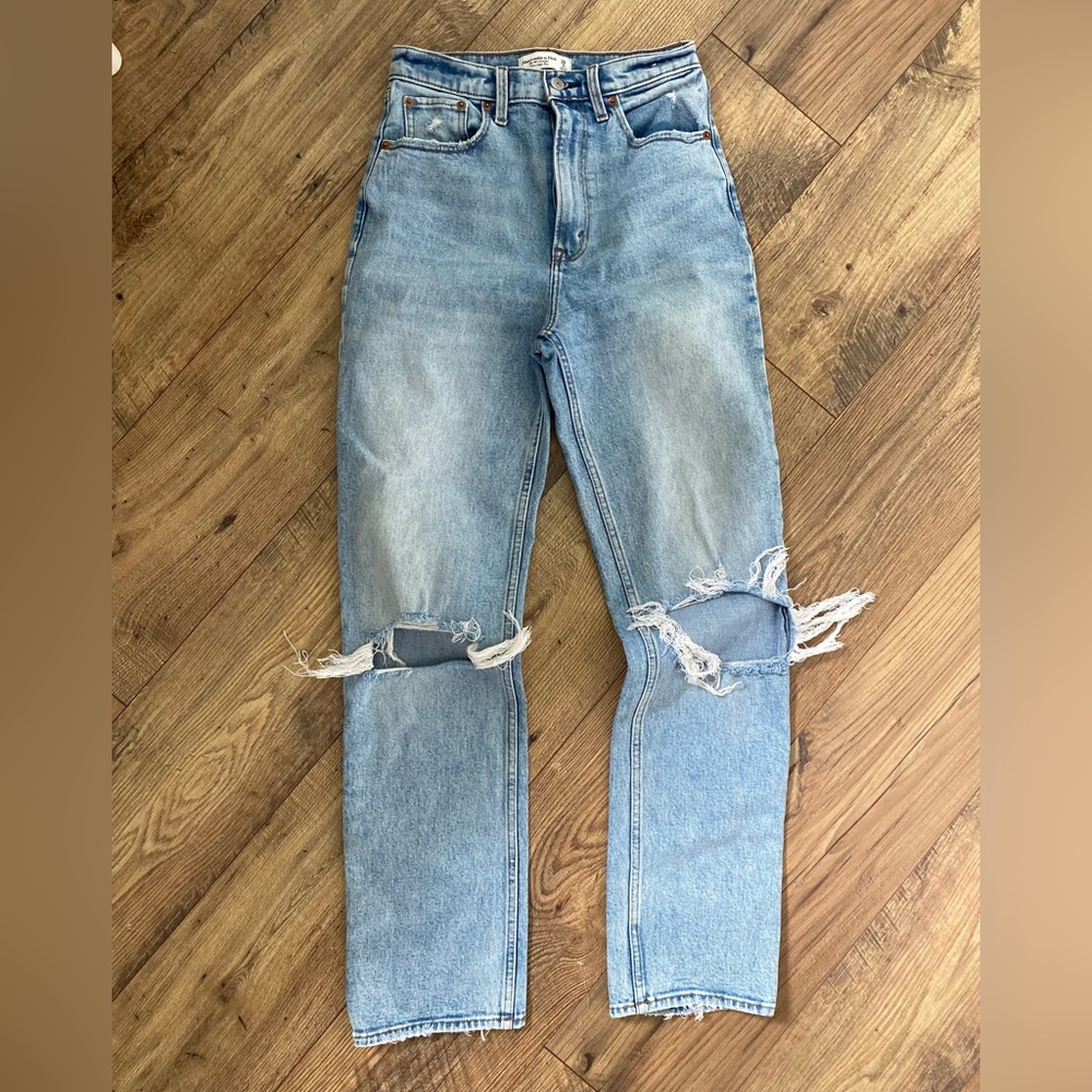 Women’s Abercrombie 90”s straight jean